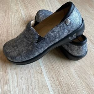 Alegria Nursing Shoes Blue Metallic Women's Size 38 or 8 or 8.5